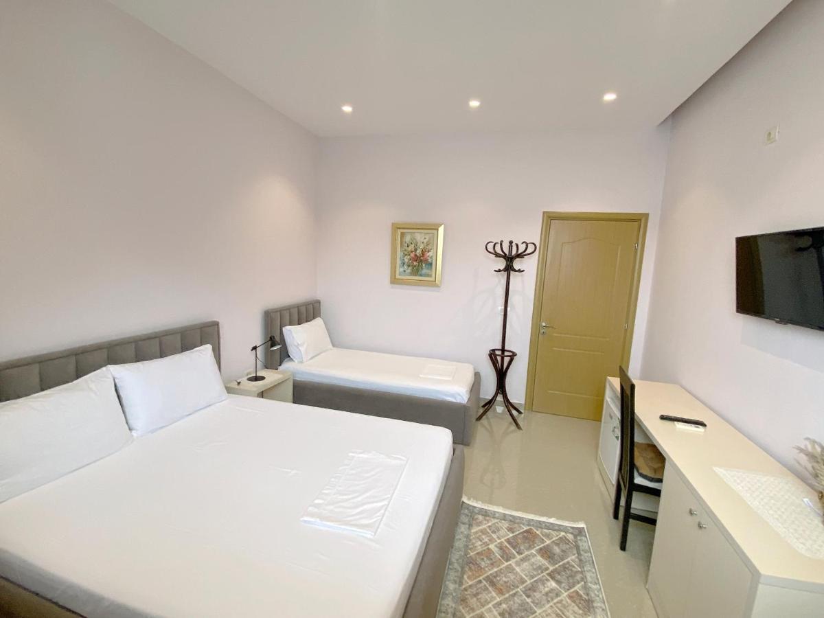 Guesthouse Niko Berat Extérieur photo
