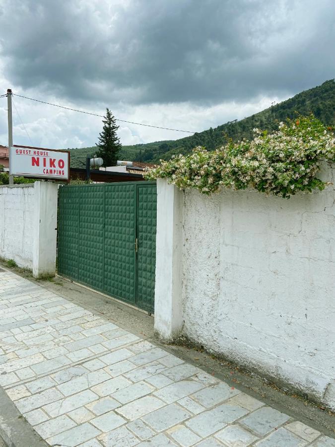 Guesthouse Niko Berat Extérieur photo