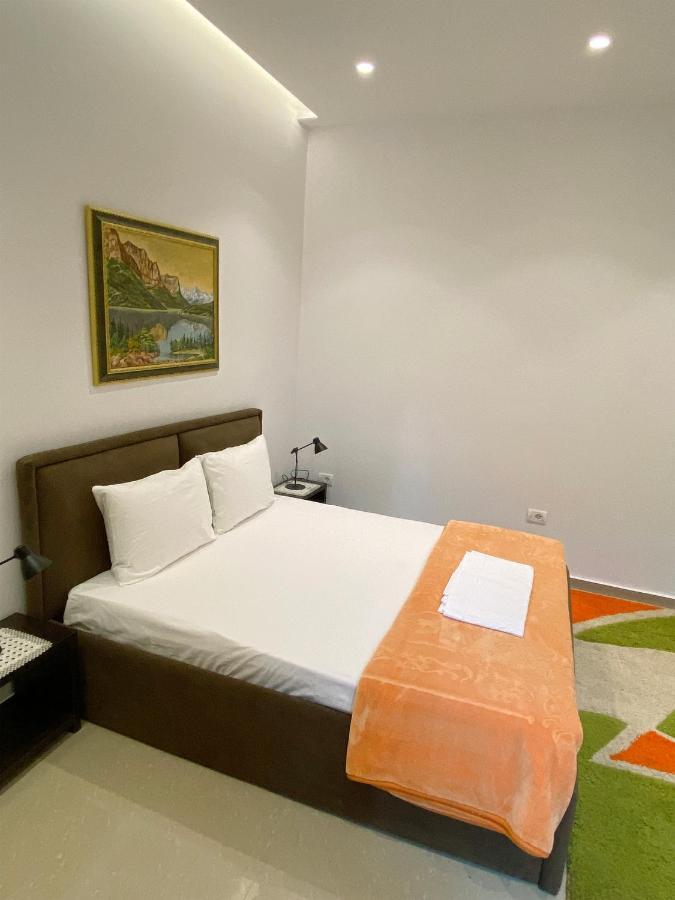 Guesthouse Niko Berat Extérieur photo