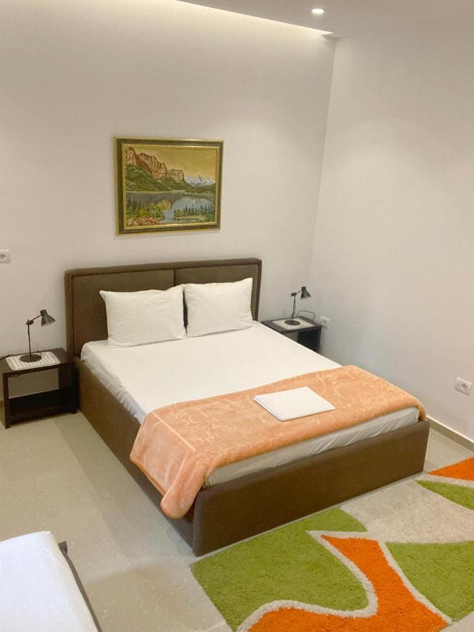 Guesthouse Niko Berat Extérieur photo